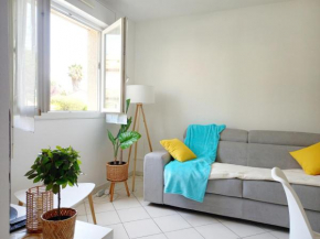 Adorable studio à 200m de la mer , frais , bien équipé et proche des commodités